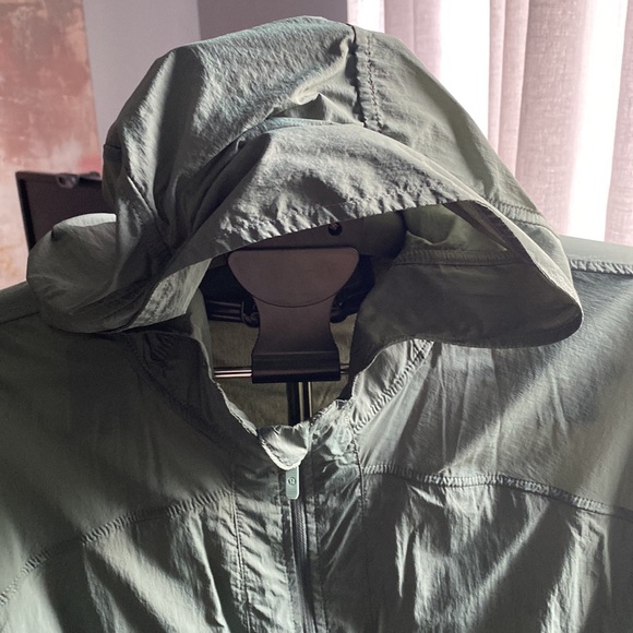 Lululemon jacket - Picture 3 of 5